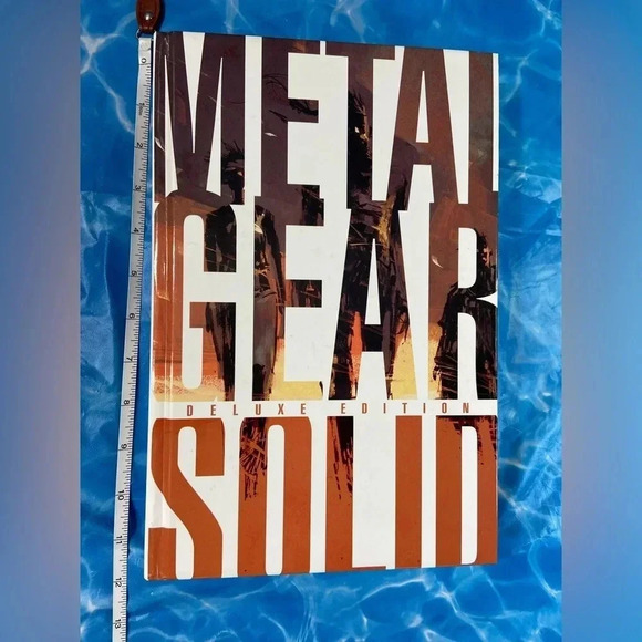 Metal Gear Solid - Deluxe Edition - New, Beautiful, Epic - 556 Pages - Very Rare - Picture 3 of 14